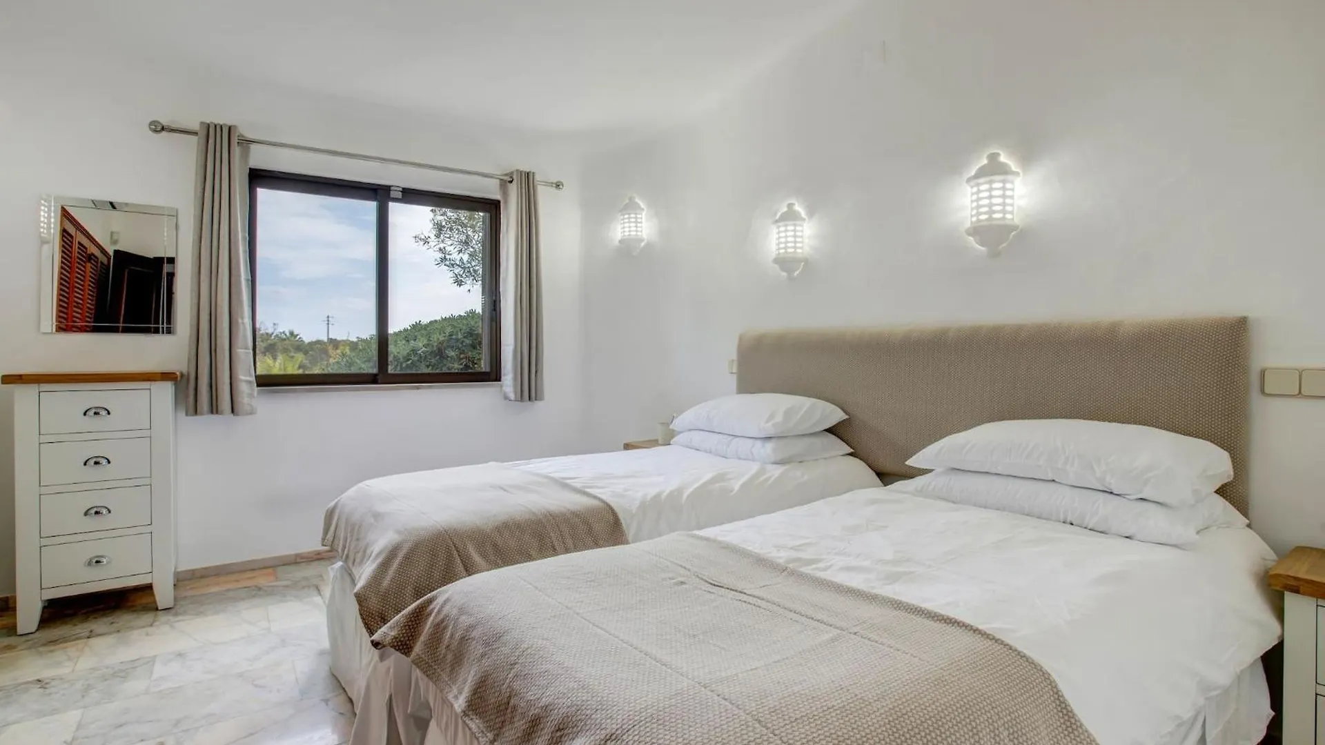 Villa Casa Ryder - Short Walk From Praia Da Marinha Lagoa